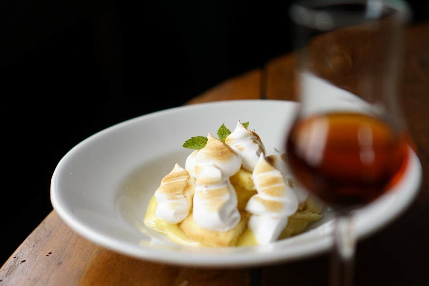 dolce con crema bruciata e vino dolce la quercia osteria roma